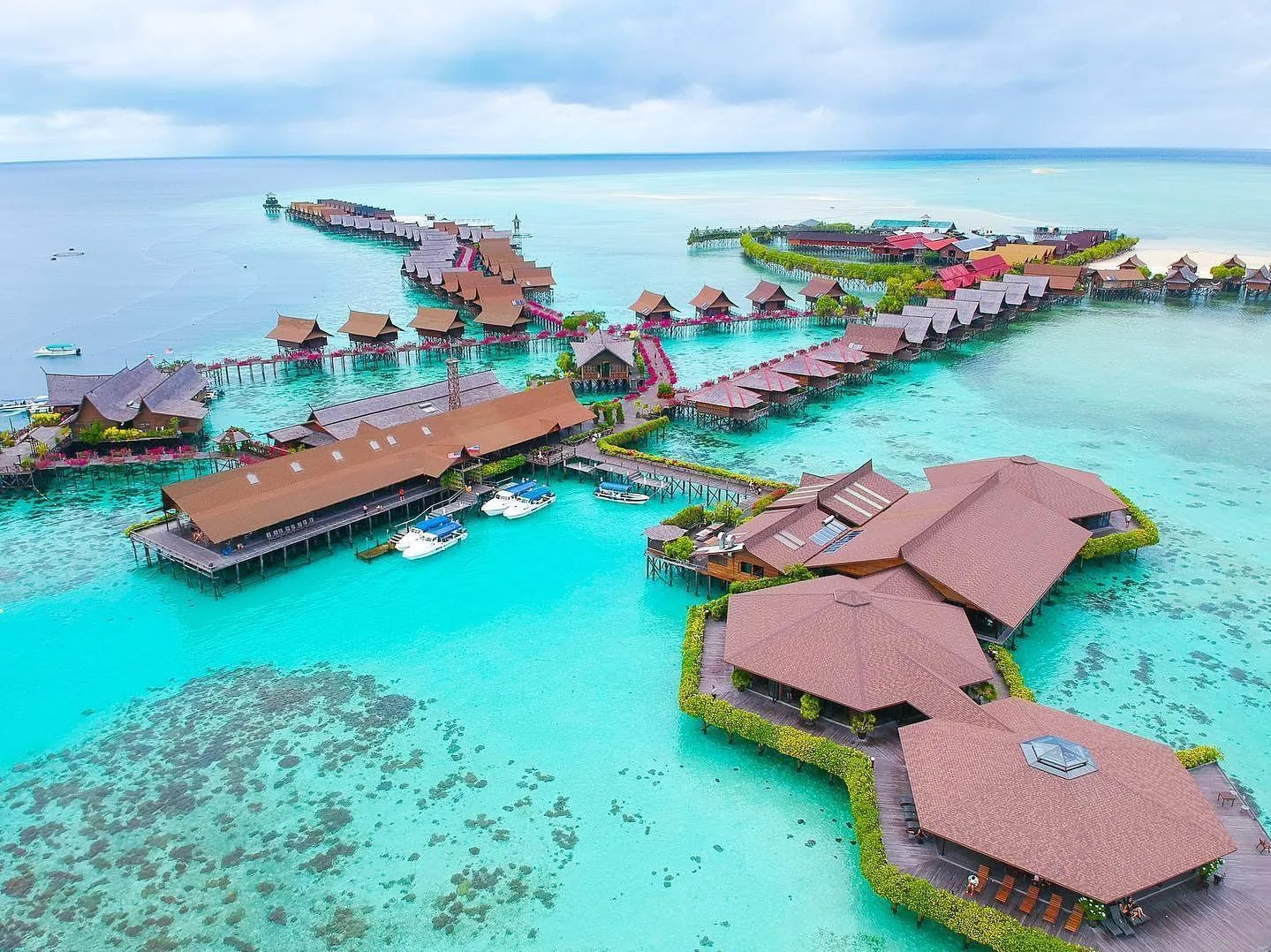 4D3N Kapalai Island Leisure Package with Town Hotel & Sipadan Kapalai Dive Resort staying overwater
